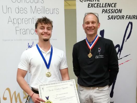 Ange-Hyppolite LE FLOCH, élève de 1ère Métiers et Arts de la Pierre et son professeur Meilleur Ouvrier de France